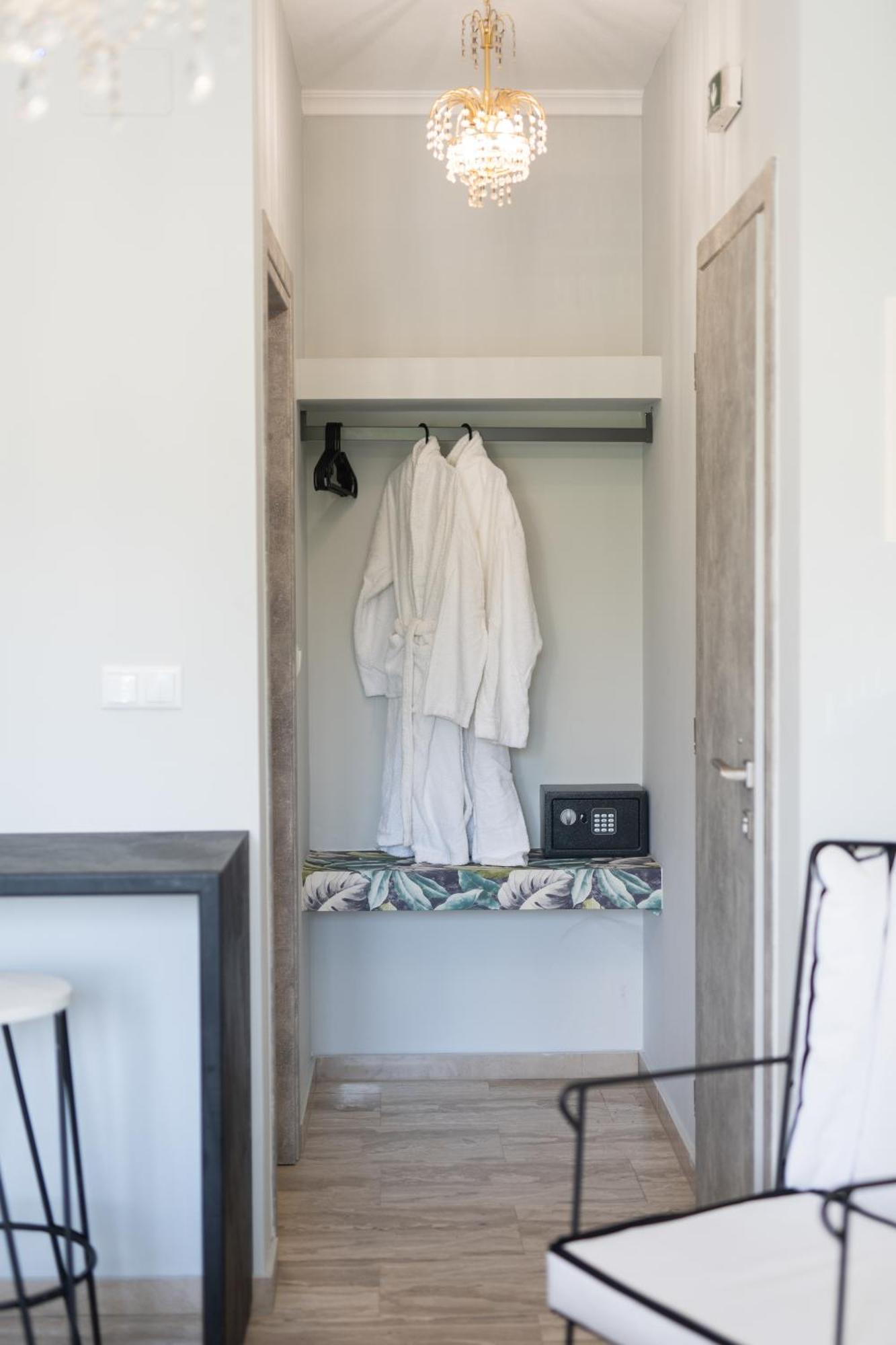 Glykanisos Suites เนอาเปรามอส ภายนอก รูปภาพ
